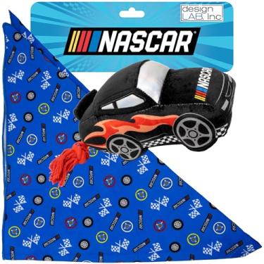 Imagem de design LAB, Inc. NASCAR Produto oficial | Brinquedo de pelúcia NASCAR Racecar com corda de puxar divertida e acessório bandana de carro de corrida | Brinquedos para animais de estimação e acessórios