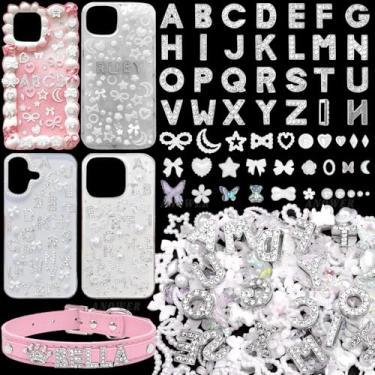 Imagem de 330 peças de amuletos de capa de telefone lixo, 26 peças de berloques de letra do alfabeto de strass A-Z, mistura de flores de resina plana branca, laços de flores, pérolas de coração para artesanato