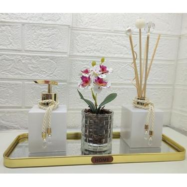 Imagem de Kit Lavabo Banheiro Com Bandeja Decorativa E Vasinho Flor-Jogo Banheiro Porta Sabonete Líquido Difusor Aromatizador Ambientes Decoração Organização Banheiro Elegante-Branco e Dourado-Naneh Decor