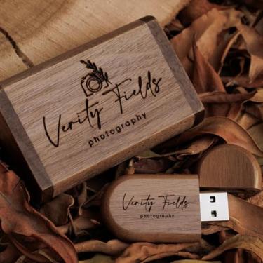 Imagem de Flash Drives USB de madeira personalizados a granel, pacote com 100 unidades com logotipo gravado personalizado para presentes, eventos e promoções corporativos, pen drive de madeira personalizado com