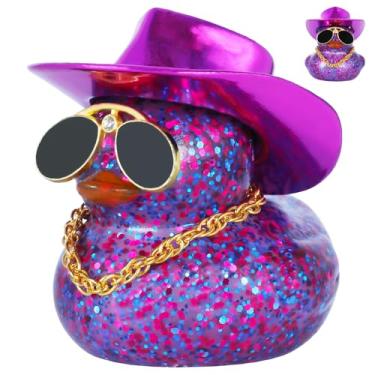 Imagem de Chapéu de cowboy a laser pato de borracha para decoração de painel de carro - pato roxo piscando com óculos e colar de aro dourado, acessórios de pato de carro (pisca roxo escuro) - Enfeites