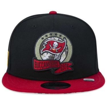 Imagem de BONÉ NEW ERA 950 TAMPA BAY BUCCANEERS SALUTE TO SERVICE PRETO VERMELHO-Masculino