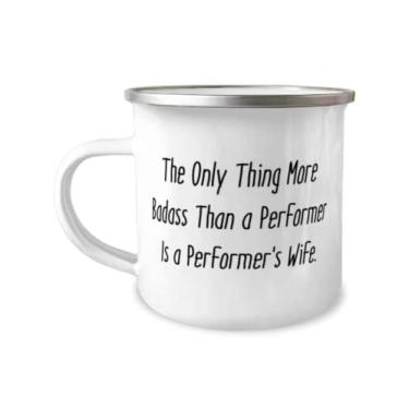 Imagem de Presentes engraçados, The Only Thing More Badass Than a Performer Is a Performer's Wife, Nice Valentine's Day 355 ml Caneca de acampamento Presentes para esposa