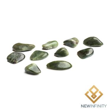 Imagem de 10 Pedras Roladas de Jade Nefrita Jadeíta Rolada Cristal Natural 2cm s