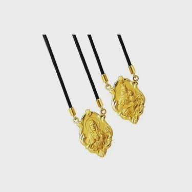 Imagem de Escapulário de Ouro 18k Ornato Dupla Face com Cordão de Silicone Preto K190