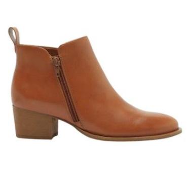 Imagem de Bota Couro Cano Curto Salto Baixo Zíper Lançamento Arezzo-Feminino