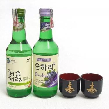 Imagem de 02 Bebida Alcoólica Soju Coreano Original e com Sabor Morango/Pêssego/Uva/Toranja/Yogurt/Ameixa/Blueberry + 02 Copo Guinomi (Copo Ideograma (Kotobuki), Blueberry)