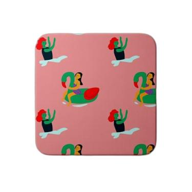 Imagem de Ladrilho Decorativo de Cerâmica Estampa Nadadores Coloridos com Acessórios de Praia