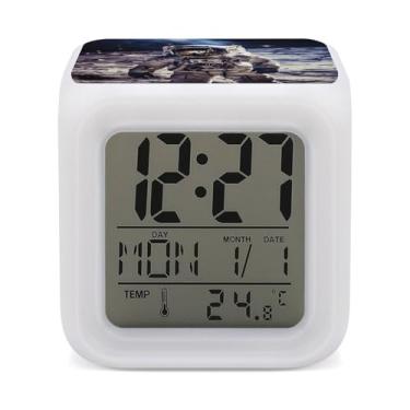 Imagem de RTFGHJS Despertador americano astronauta viagem lua relógio despertador colorido pequeno visor LED despertador digital relógio compacto relógio eletrônico para quartos cabeceira mesa prateleira