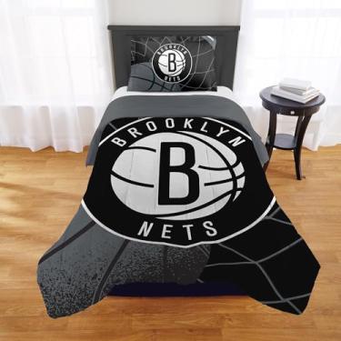 Imagem de NORTHWEST Brooklyn Nets Conjunto de edredom oficialmente licenciado pela NBA – Casal/Queen e Twin/Twin GG – Roupa de cama macia com logotipo do time e fronhas – Conjunto de quarto de fã de basquete