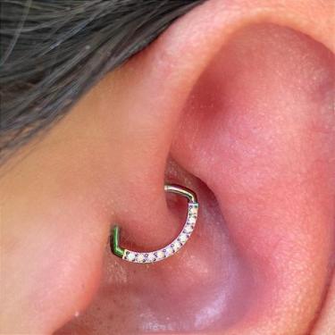 Imagem de Argola titânio horus eye com zircônias e fecho clicker - no-brand, 10M