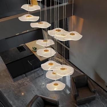 Imagem de Lustre de luxo com design moderno e simples, espiral dourada e formato linear de lótus, ideal para salas de estar grandes e com regulagem de intensidade. Perfeito para entradas, escadas, vil