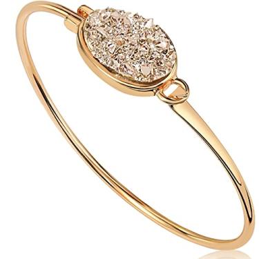 Imagem de Bracelete Feminino Simulado com Estampa de Droga Humble Chic – Bracelete Bóho com Glitter Simples e Fio Fino em Tons Dourados – Pedra Geódio Brilhante Boêmia Dourado