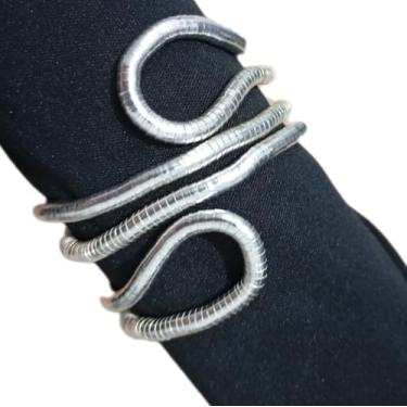 Imagem de Colar Pulseira Acessório Maleável Ajustável A Várias Forma (Prata)