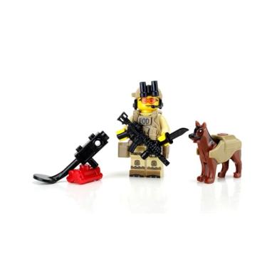 Imagem de Battle Brick Collectible EOD Explosive Ordnance Disposal Specialist K9 Custom Minifigure | Genuine Military Minifig | Packaged in The USA | 1.6 Inches Tall | Great Gift for Ages 10+ to Adult AFOL