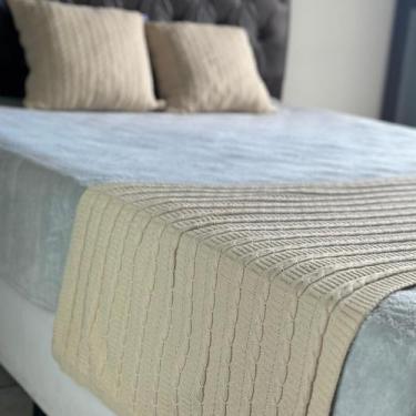 Imagem de Kit 1 Peseira Super Luxo Para Cama Queen, Poltrona e Sofá 230cm x 60cm