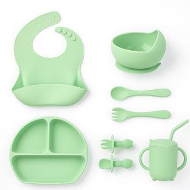 Imagem de Kit 6 Peças Alimentação Infantil em Silicone Verde | Prato com Ventosa, Tigela, Copo com Tampa e Canudo, Colher, Garfo e Babador | Livre de BPA | Ideal para Introdução Alimentar do Bebê