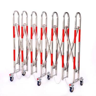 Imagem de Portão de barreira de tráfego expansível ajustável com rodas - Cerca de segurança retrátil móvel e barreira de controle de multidão de aço inoxidável para gerenciamento de entrada de garagem e eventos