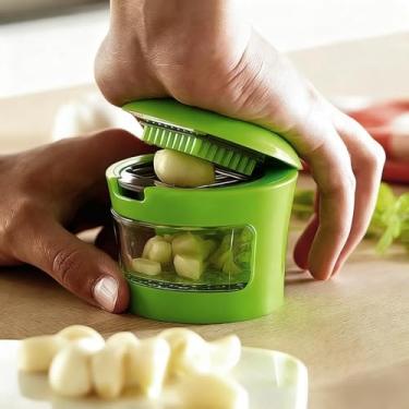 Imagem de Espremedor de alho de aço inoxidável premium, triturador manual de alho com copo de armazenamento, triturador de alho fácil de limpar para cozinhar na cozinha, uso doméstico e em restaurantes