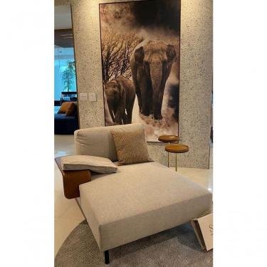 Imagem de Chaise Long Estofada Tecido Bege 1,20x1,62x0,80mt Braço Couro Natural