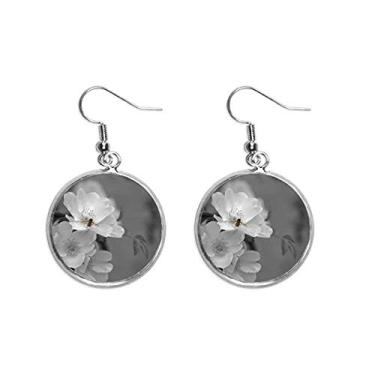 Imagem de Brinco feminino preto e branco com lindas flores de orelha pendente prata joia