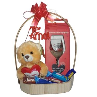 Imagem de Cesta Especial Amor – Urso Te Amo, Bombons e Taça Luxuosa