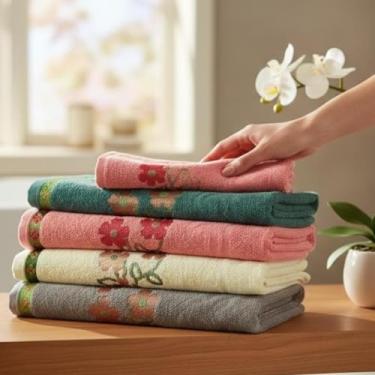 Imagem de Kit 3 Toalhas de Banho Jacquard Florata Algodão 140x75cm – Alta Absorção e Conforto (KIT VERDE + BRANCO+ BORDO)