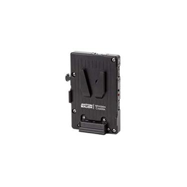 Imagem de Wooden Camera Placa de alimentação de metal Pro V-Mount | Corpo de alumínio robusto para durabilidade e montagem segura da bateria | Fusível digital com botão de reinicialização | Parafusos de montagem cativos | 3X D-tap