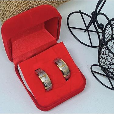 Imagem de Par de Aliança Anél Oração Pai Nosso em Português Aço Inox 316L Dourado + Estojo Veludo Caixa Porta Jóias Presente