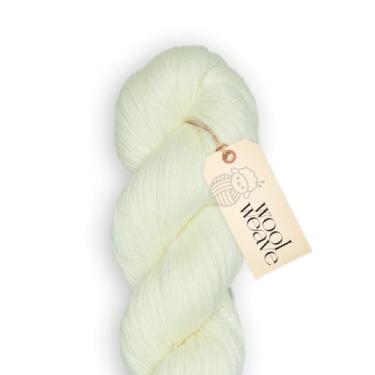 Imagem de Woolweave Fio de peso para dedilhados - fios de meia tingidos à mão, 75% lã de merino extrafina e 25% poliamida, 100 g de novelo, 438 jardas - fio branco leve, macio e durável