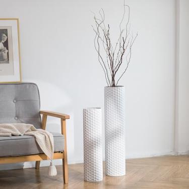 Imagem de Sziqiqi Vasos altos brancos para chão: cilindro de metal de 27,6/55,1 cm, suporte de flores feito à mão, conjunto de 2 vasos decorativos grandes com textura de favo de mel moderno para sala de estar,