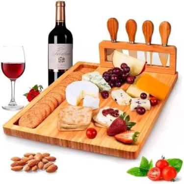 Imagem de Tábua de Frios, Queijos e Petiscos em Bambu com 4 Espátulas – Tábua Gourmet Sustentável, Ideal para Servir e Decorar, Design Elegante e Funcional