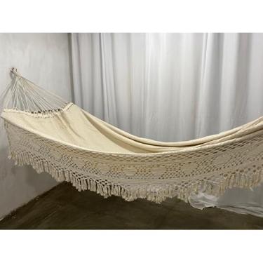 Imagem de Rede De Descanso Dormir 4,5 Toda Reforçada Até 350kg Bucho De Boi Toda Artesanal(Bege Lisa)