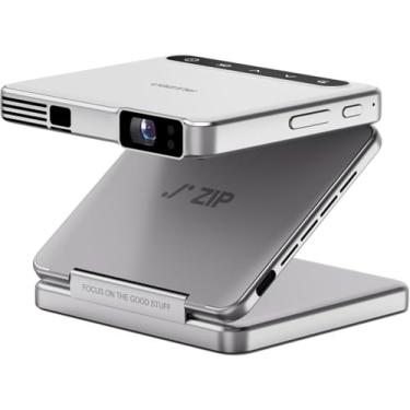 Imagem de Aurzen Mini projetor ZIP DLP portátil com Bluetooth 5.4, espelhamento de tela, bateria de 5000 mAh, carregamento rápido tipo C, foco zero atraso e Keystone, projetor Pico 720P, suporte embutido, 50.8