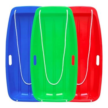 Imagem de Sufcnire Trenó de neve de plástico de 3 pacotes para crianças e adultos, trenó de neve de tobogã resistente com corda de tração e alças, trenó de areia flexível com corda de tração para 1-2