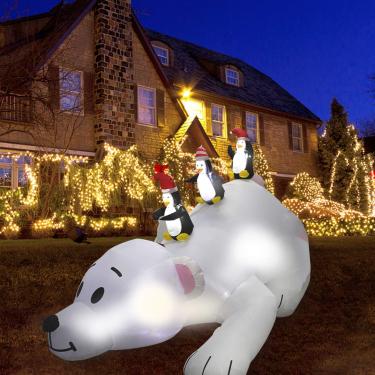 Imagem de Urso polar inflável de Natal MorTime de 1,82 m, soprado a ar, 3 pinguins sobre urso polar decoração com luzes LED para decorações de Natal ao ar livre no quintal ou shopping center