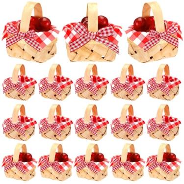 Imagem de LemonRoad 18 conjuntos de mini cestas de Natal com alças, 40 folhas, guardanapos de papel guingão vermelho e branco, vime, lascas de madeira, mini cestas de piquenique, 18 laços, cola, presente de