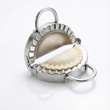 Imagem de Gadgetime USA Prensa para fazer bolinhos de massa de aço inoxidável premium – Cortador de massa de 9,5 cm e molde para bolinhos caseiros perfeitos, empanadas, ravioli, pierogi e mini tortas de