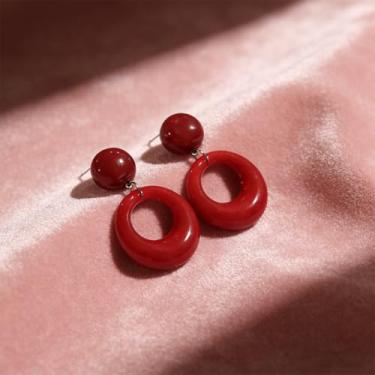 Imagem de Brincos femininos da moda circular AllRed, mostrando seu charme feminino único, adequados para o dia a dia e qualquer ocasião.