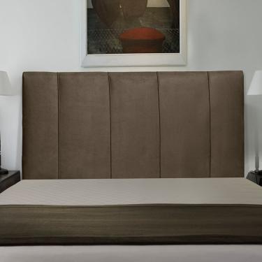 Imagem de Cabeceira Cama Box King Donna Estofada na Parede Madeira Maciça Suede Marrom Abmaza
