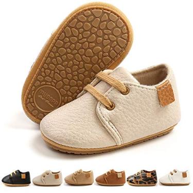 Imagem de E-FAK Tênis para bebês meninos e meninas Mocassim de couro PU para bebês recém-nascidos Oxford antiderrapante primeiro andador sapatos para berço, 01 Beige With Socks, 6-12 Months Infant