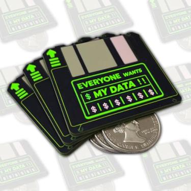 Imagem de 3 adesivos de humor Everyone Wants My Data Tech, decalques engraçados de vinil de segurança cibernética e privacidade para laptop, tablet, garrafa de água, profissionais de TI, hackers e analistas de