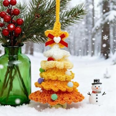 Imagem de Árvore de Natal de crochê com sino, mini enfeites de árvore de Natal tricotados feitos à mão para decoração de Natal lembrancinha de festa (laranja)