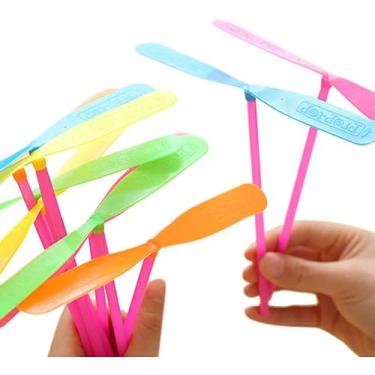 Imagem de Conjunto de brinquedos: 100 libélulas de plástico, bambu, helicóptero 