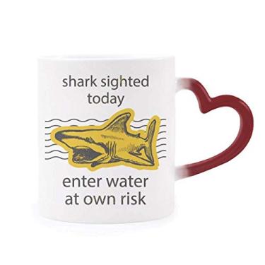 Imagem de Caneca sensível ao calor Shark Enter Water At Own Risk Heat Sensitive Cup vermelho muda de cor
