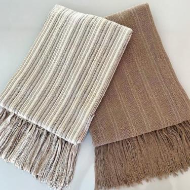 Imagem de Kit 2 De Manta Para Sofá Cappuccino e Cru Pontilhado Luxo 1,20m X 1,80
