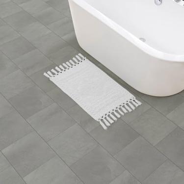 Imagem de French Connection Tapetes de banheiro Nelore | Tapetes de banheiro de tecido e contas | Tapetes de banho antiderrapantes duráveis | Tapetes grossos para banheiro e chuveiro | 43,12 cm x 71,12 cm | Branco