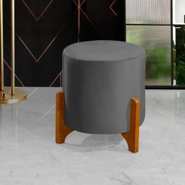 Imagem de Puff Banqueta Banquinho Redondo Cinza Thor Pés Em Madeira P/ Quarto e 
