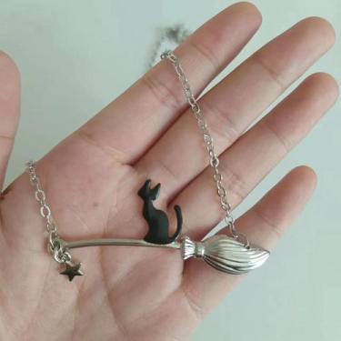 Imagem de Bruxa vassoura mágica gato preto colar de metal cosplay pingente acess