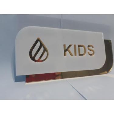 Imagem de Placa de Acrílico Ouro e Branco Duplo Personalizada - Imagem Comunicaç
